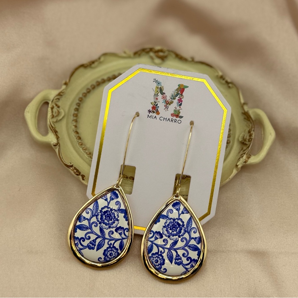 - Elegant Blue and White Porcelain TearDrop Earrings - Picture 3 of 7